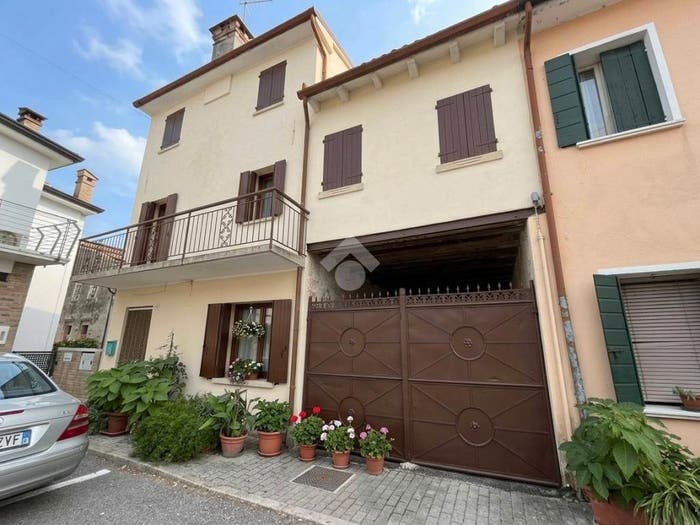 Casa con 6 locali in vendita in Via Piave, Sala, Istrana