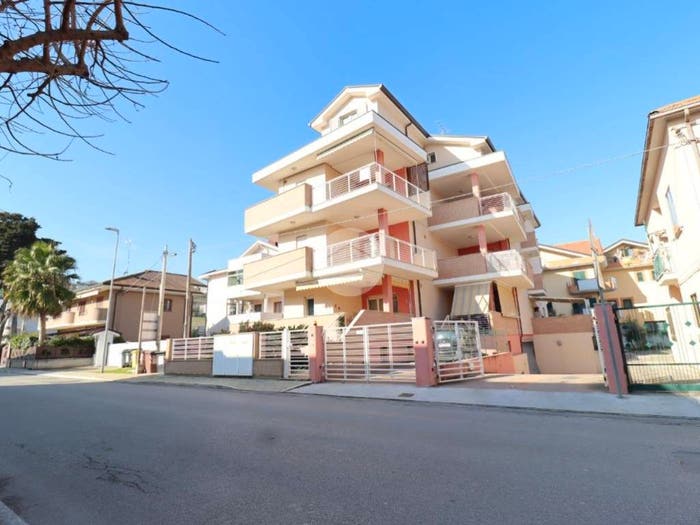 Appartamento con 5 locali in vendita in Via Montello, Centro, Giulianova
