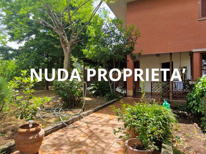 Casa con 6 locali in vendita in Via Guido d'Arezzo, Q, Latina