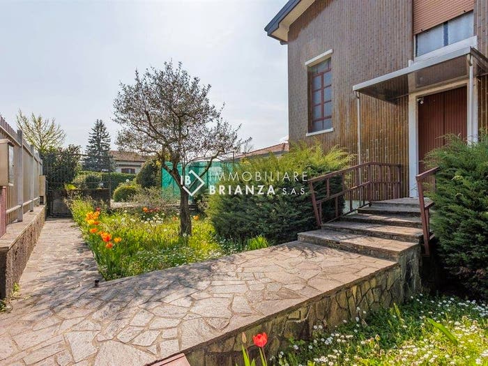 Casa con 6 locali in vendita in via premoli, Carnate