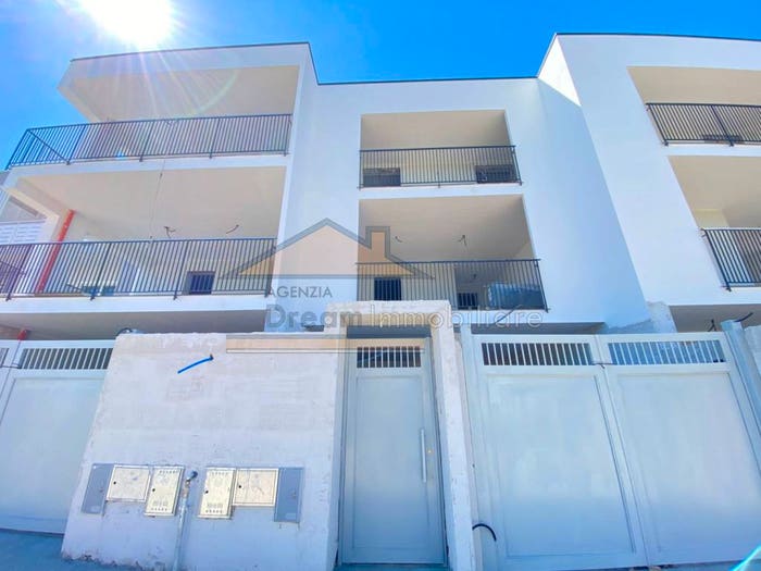 Casa quadrilocale in vendita in Via della Repubblica, Parete