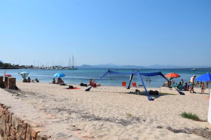 Appartamento trilocale in vendita in Golfo Aranci