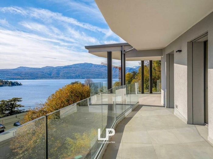 Appartamento con 5 locali in vendita in Via Donna Antonina Carcano n, Laveno, LavenoMombello