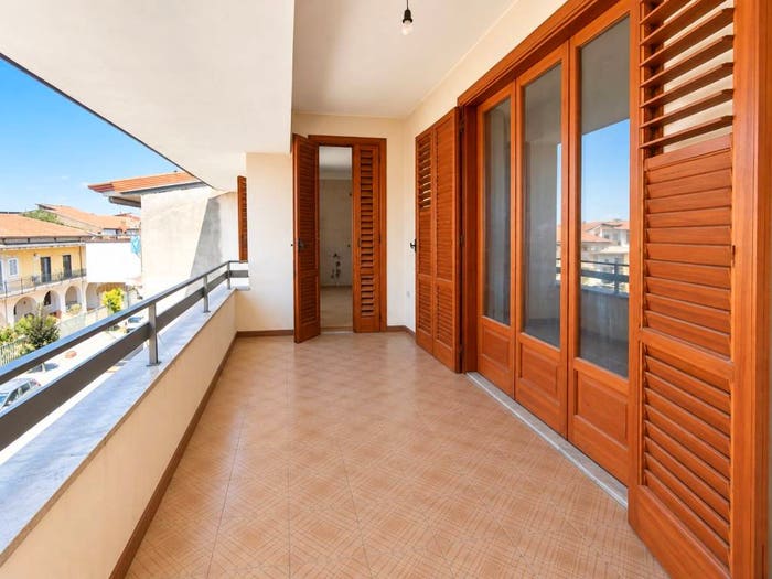 Appartamento con 5 locali in vendita in Via Santa Croce, Capodrise