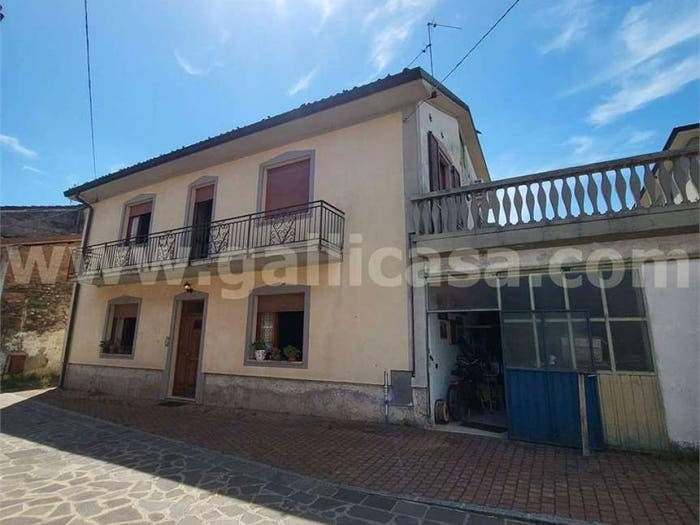 Casa con 6 locali in vendita in Piazza Guglielmo Marconi, Urago d'Oglio