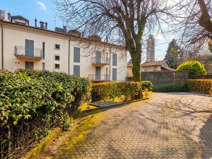 Appartamento trilocale in vendita in Via Regina, Lenno, Tremezzina