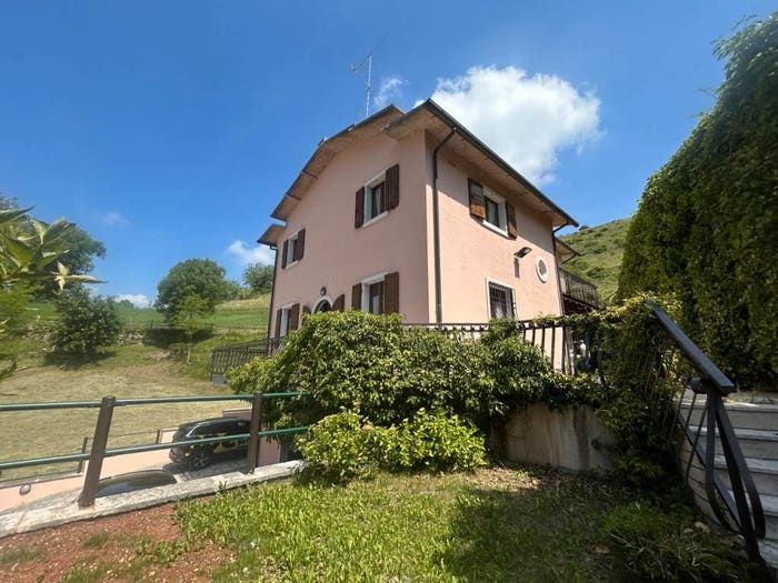 Casa quadrilocale in vendita in Via Circonvallazione, Centro, Velo Veronese