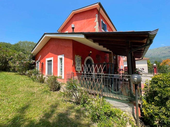 Casa con 6 locali in vendita in Via Marchetta, Casalvieri