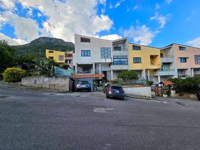 Casa con 6 locali in vendita in Parco Gardenia, San Mango Piemonte