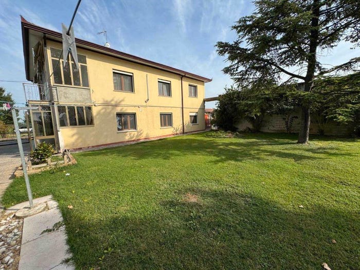 Casa con 6 locali in vendita in Centro, Granze