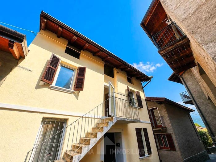 Appartamento quadrilocale in vendita in Via Coseggio di Mezzo, Centro, Talamona