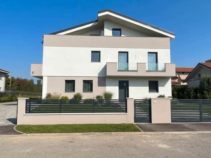 Appartamento trilocale in vendita in Via Lambro, Inverigo