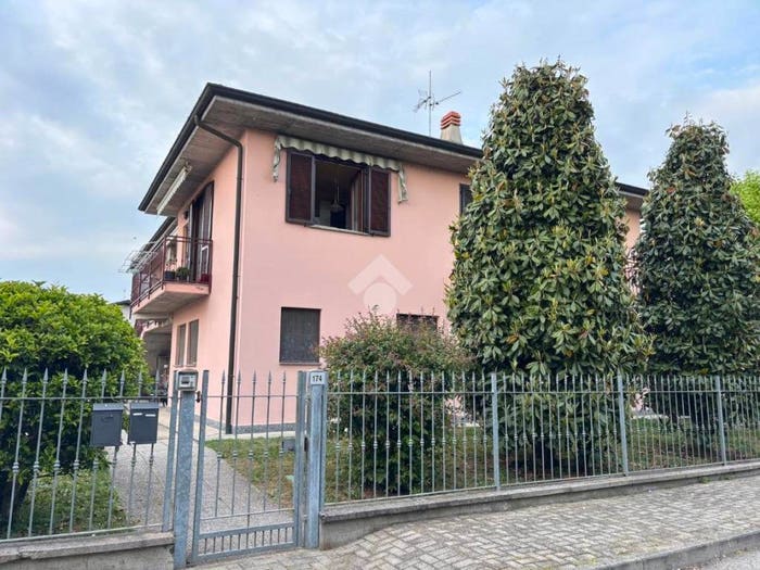 Appartamento trilocale in vendita in Via Alessandrina, Centro, Albuzzano
