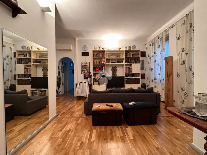 Appartamento trilocale in vendita in Via Giuseppe Casaregis, Foce, Genova