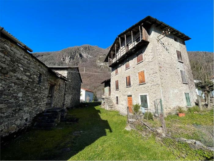 Casa con 6 locali in vendita in Via Piatti, Mese