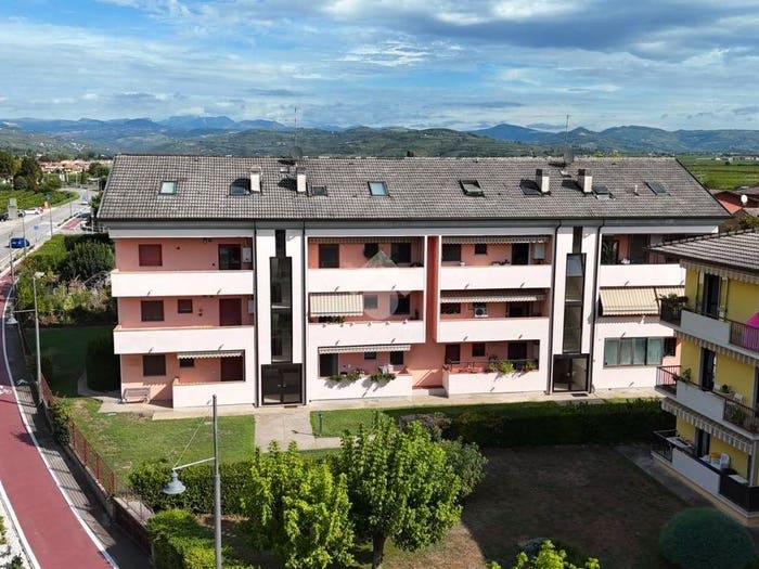 Appartamento trilocale in vendita in Via Cima Carega, Monticelli Fontana, Lavagno