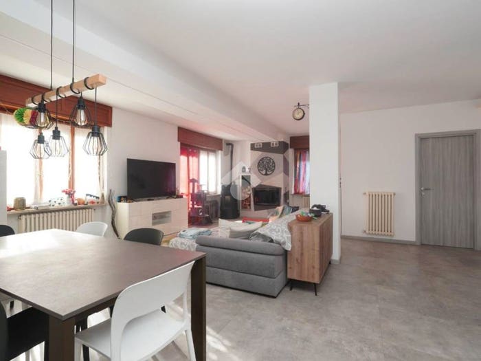 Appartamento quadrilocale in vendita in Via della libertà, Centro, Chiomonte