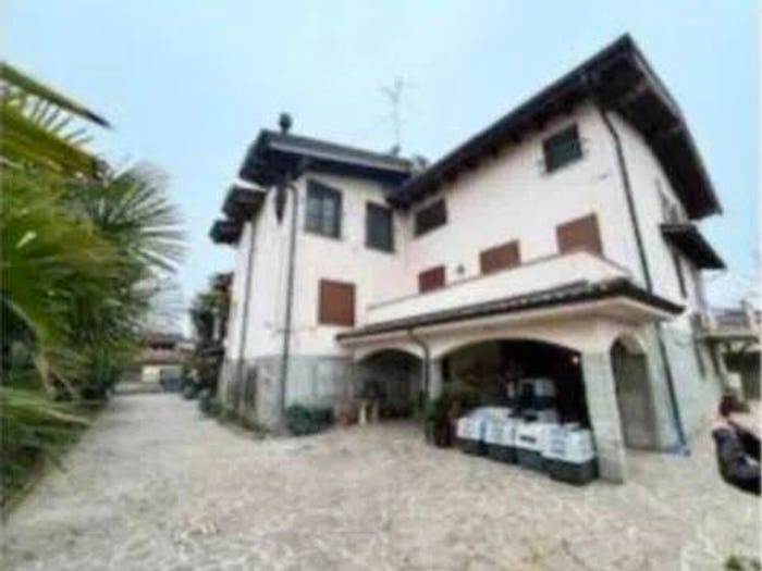 Appartamento con 6 locali in vendita in Via Don Giovanni Minzoni, Vigano, Gaggiano
