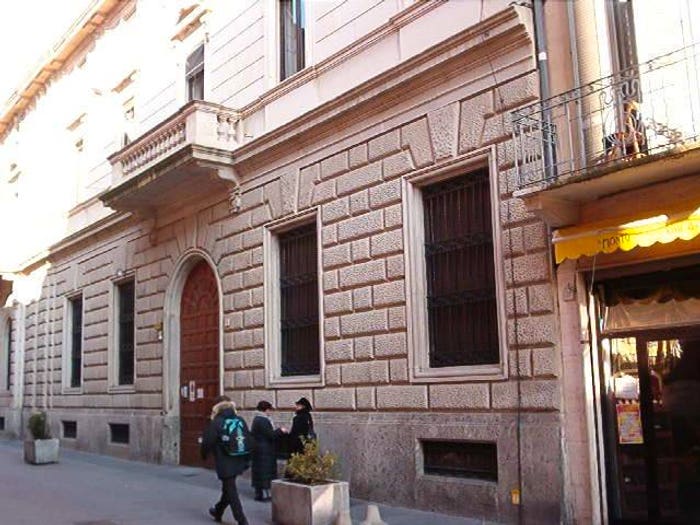 Casa in vendita in Via Settembre, Centro Storico, Pavia