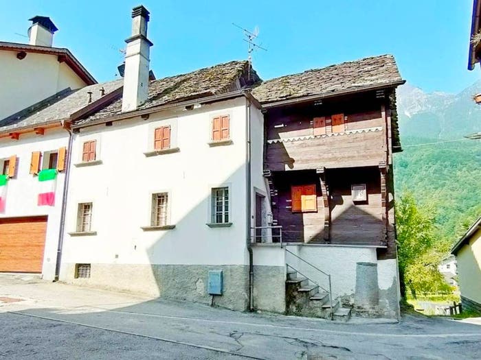 Casa con 6 locali in vendita in Via Sant'Antonio, Centro, Baceno