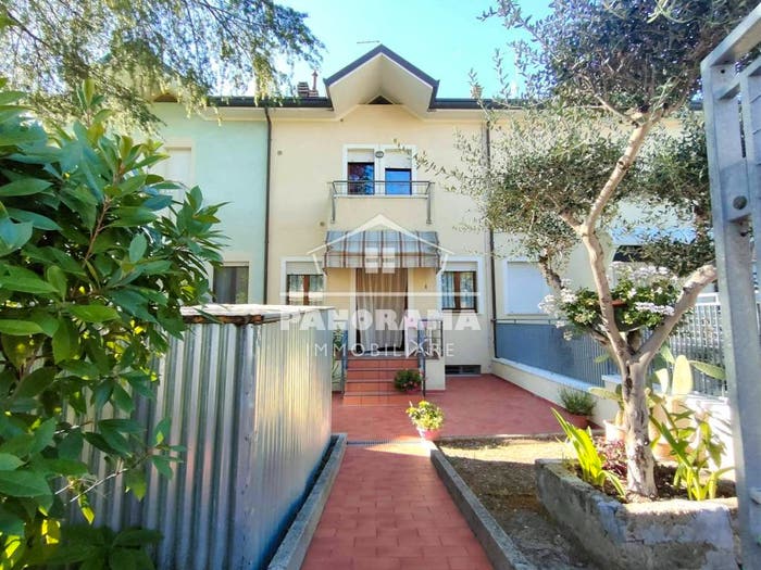 Casa con 6 locali in vendita in Centro, Coriano