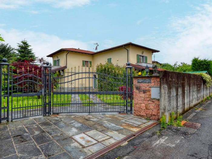 Casa con 6 locali in vendita in Via Vecchia Tramvia, Centro, Cunardo