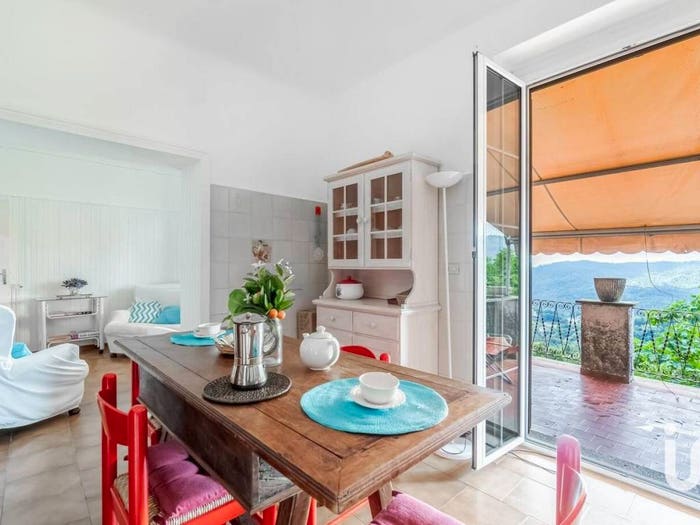Appartamento con 6 locali in vendita in Via quattro novembre, Castello, Carro