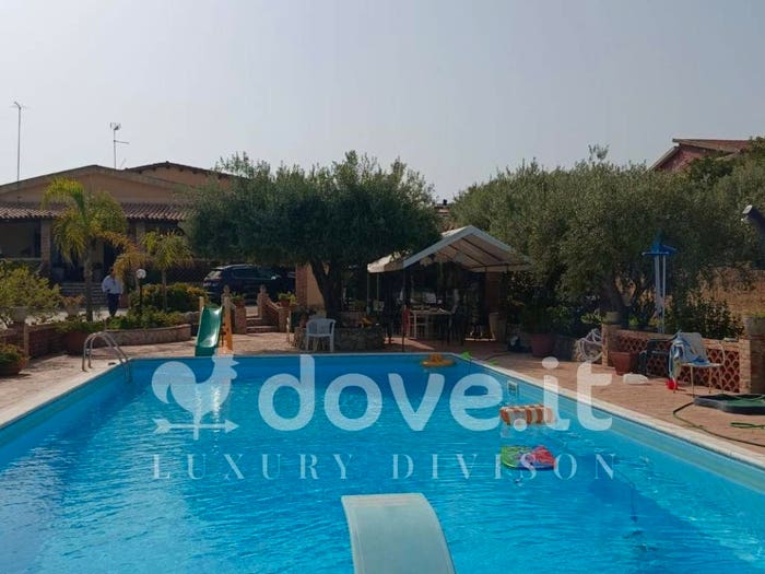 Casa con 6 locali in vendita in Via Antonino Uccello, Lenzevacche, Noto