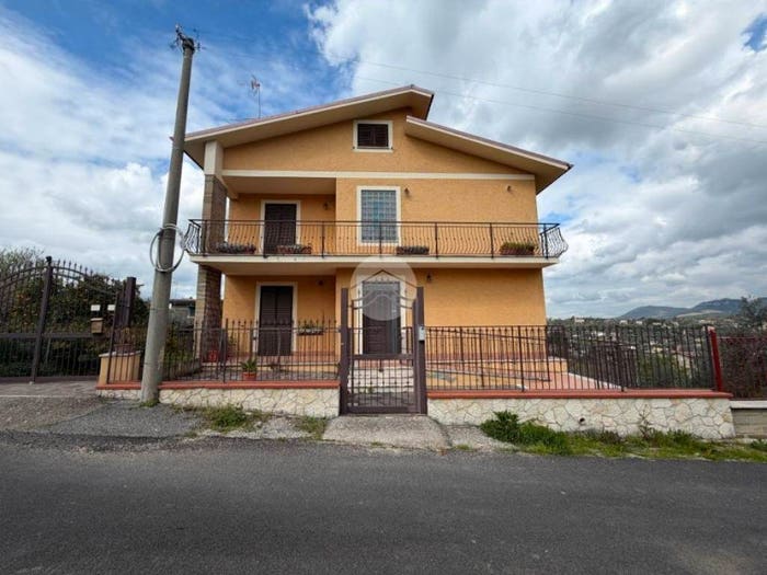 Casa con 6 locali in vendita in Via Grottaccia, Acquaviva, Nerola