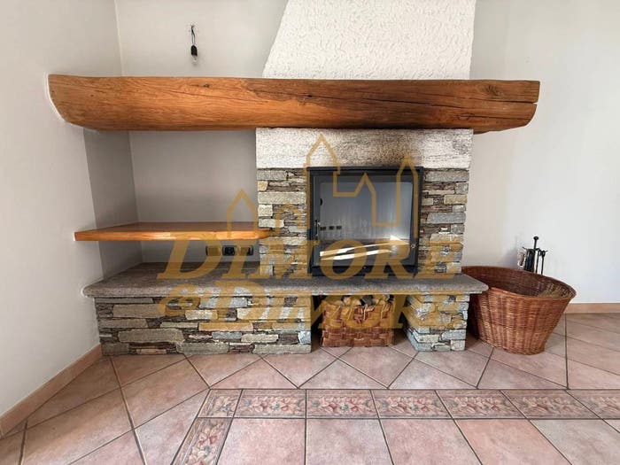 Casa con 6 locali in vendita in Via Vico, Caprezzo