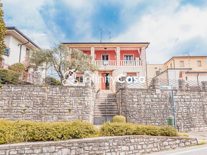 Appartamento con 5 locali in vendita in VIA ROVERETO, Centro, Pastrengo