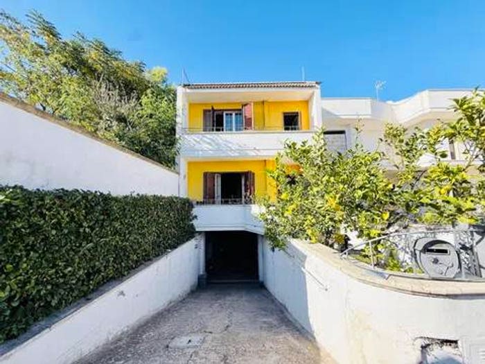 Appartamento con 6 locali in vendita in Via Degli Scienziati No Number, Centro, Veglie
