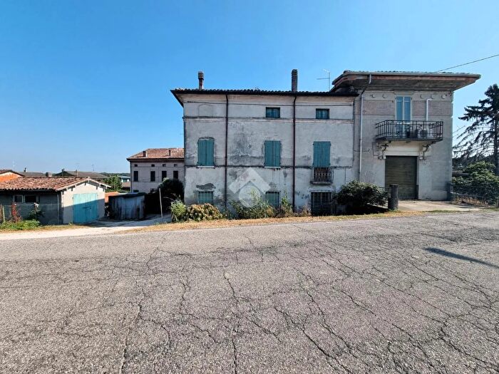 Casa trilocale in vendita in Via Argine Boccadiganda, Borgo Virgilio