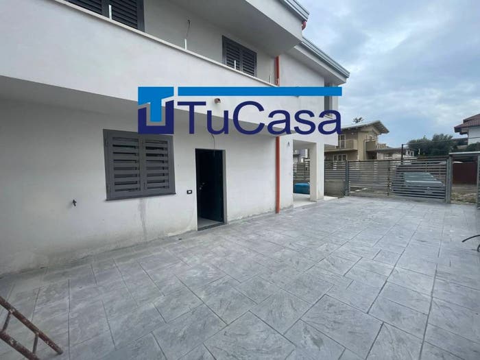 Casa con 5 locali in vendita in Via Carlo Pezone, Parete