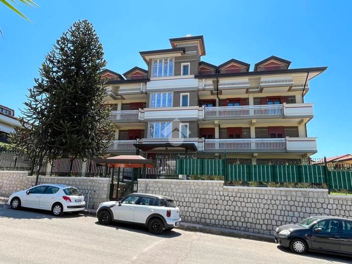 Casa quadrilocale in vendita in Via Tino Sinibaldo, A Annarumma A Gasperi F Tedesco, Avellino
