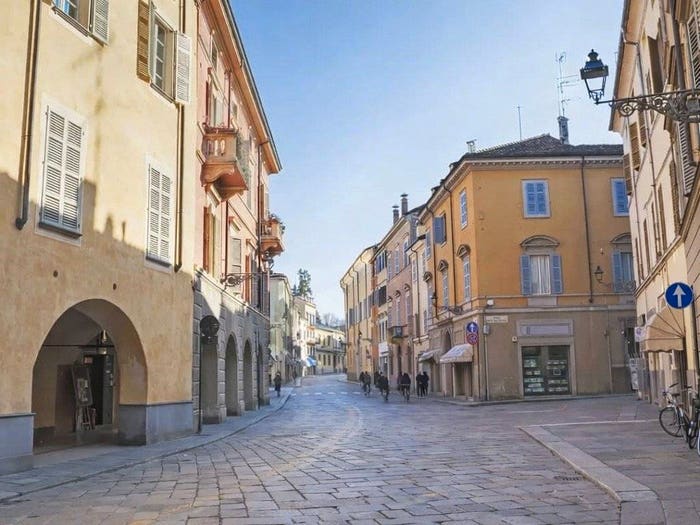 Appartamento con 5 locali in vendita in Strada Luigi Carlo Farini, Centro Storico, Parma