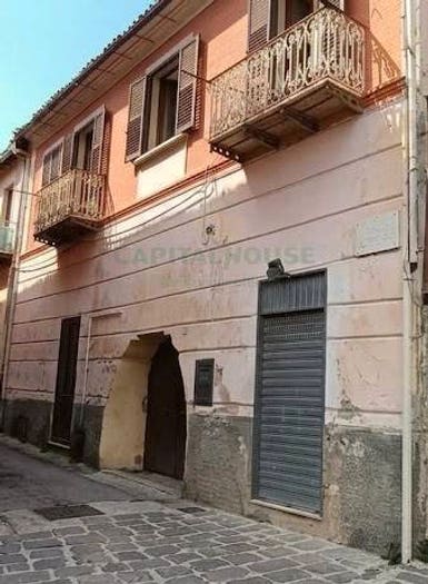 Casa con 6 locali in vendita in Centurano, Caserta