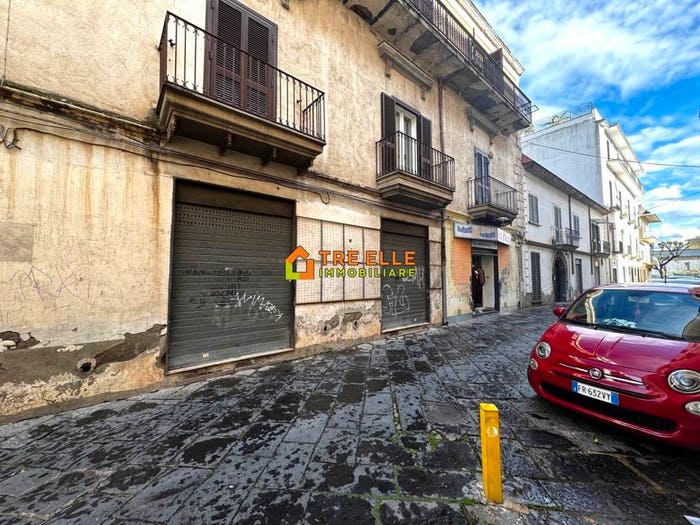Appartamento con 6 locali in vendita in Via Montevergine, Centro, Marigliano