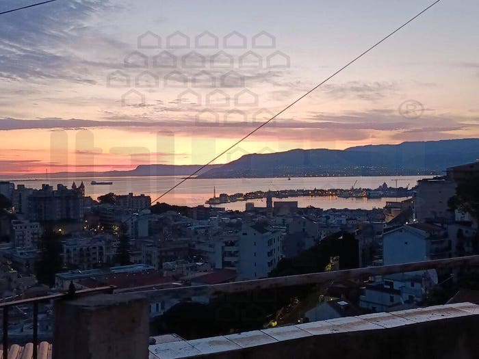 Appartamento trilocale in vendita in Cda acqua del conte, Centro Storico, Messina