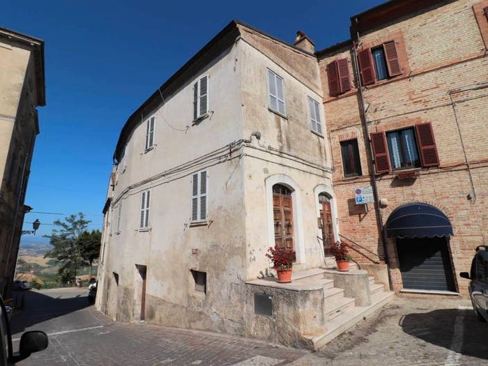 Casa con 6 locali in vendita in Piazza Giacomo Mateotti, Centro, Ripatransone