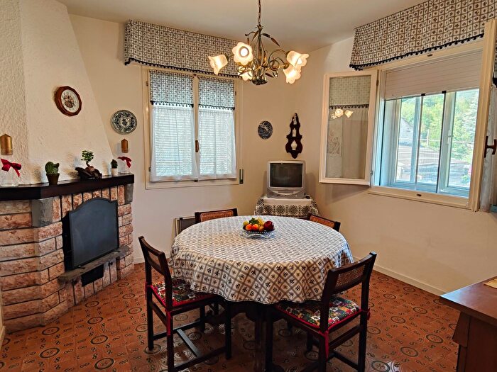 Casa con 8 locali in vendita in Pievepelago