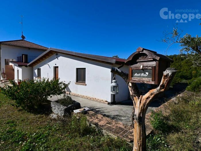 Casa con 6 locali in vendita in Marciano, Montefino