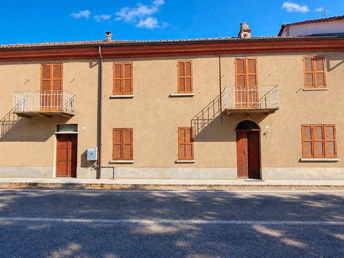 Casa con 6 locali in vendita in Loazzolo