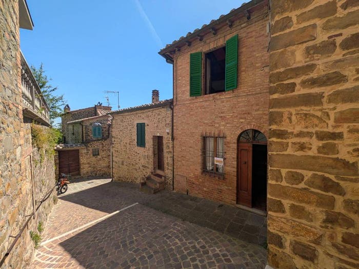 Casa quadrilocale in vendita in Via Cialdini, Centro, Montalcino