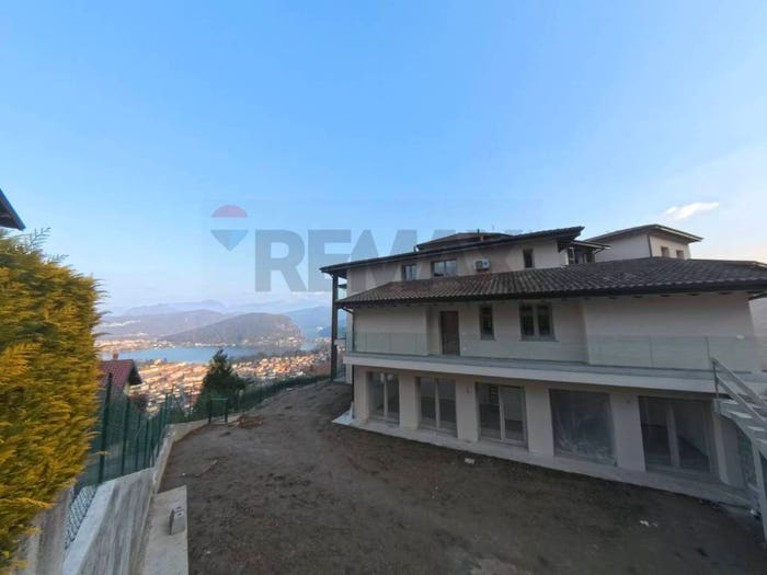 Appartamento trilocale in vendita in via ponte tresa, Centro, CadeglianoViconago
