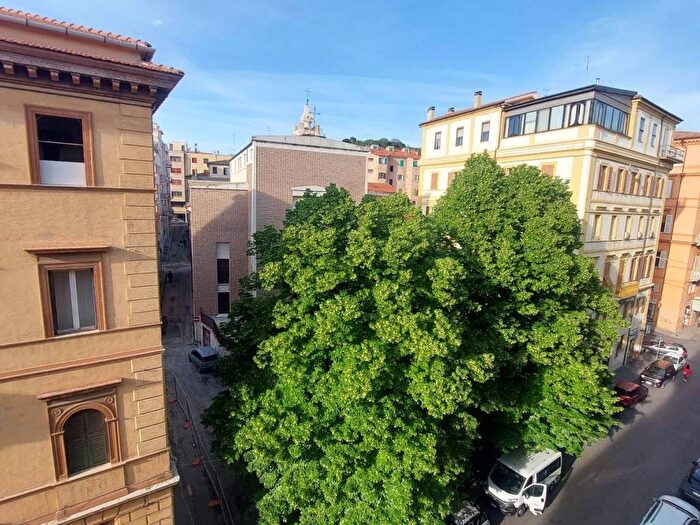 Appartamento con 6 locali in vendita in Corso Giuseppe Mazzini, Corsi, Ancona