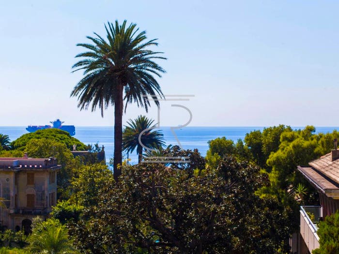 Appartamento con 6 locali in vendita in Viale delle Palme, Nervi, Genova