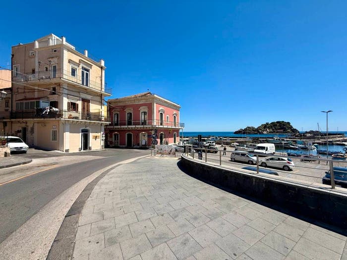 Appartamento trilocale in vendita in Vico Musumeci, Aci Trezza, Aci Castello