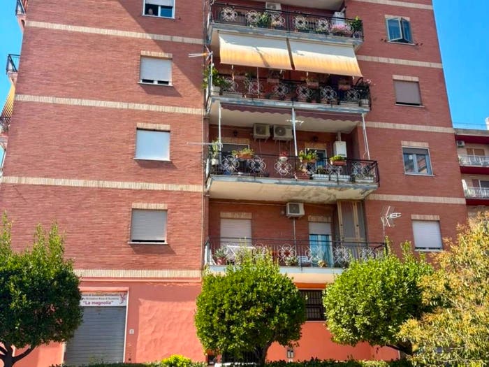 Appartamento trilocale in vendita in Piazza dei Pini, Collefiorito, Guidonia Montecelio