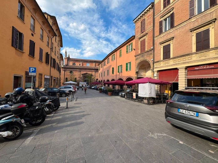 Appartamento con 6 locali in vendita in Piazza San Martino, Centro Storico, Bologna